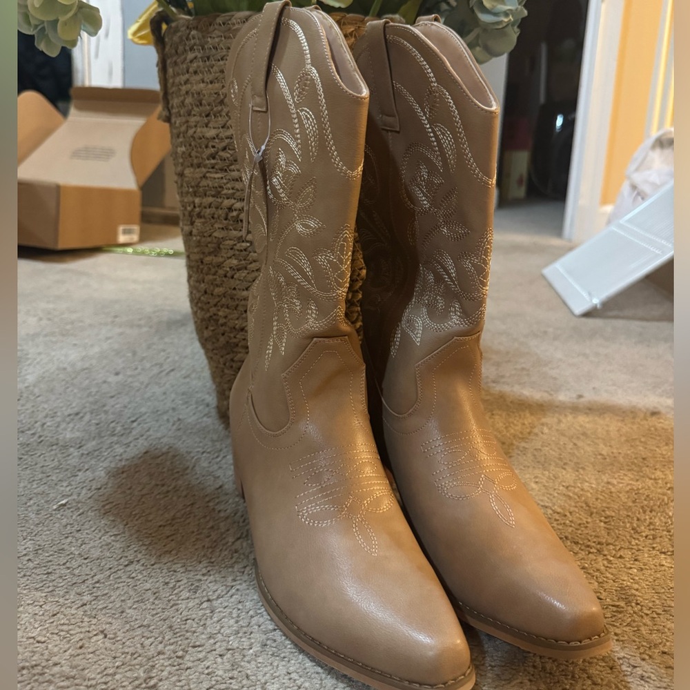 Tan Cowboy Boots with Embroidery Detail-NIB-Size 10